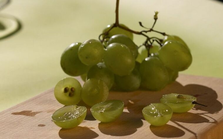 tightening mask with grapes
